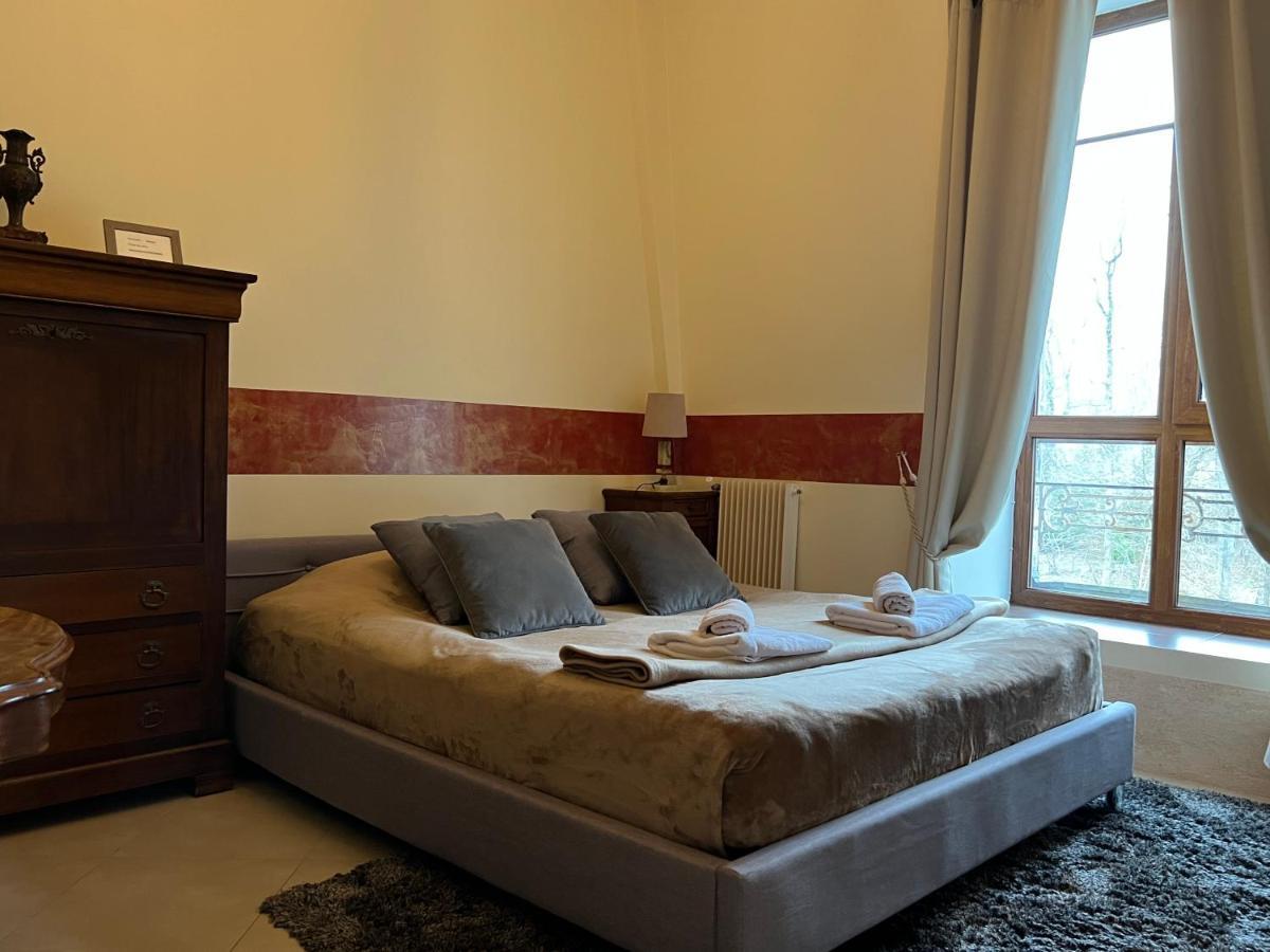 Chateau De Crenille Chaumes-en-Brie Bagian luar foto