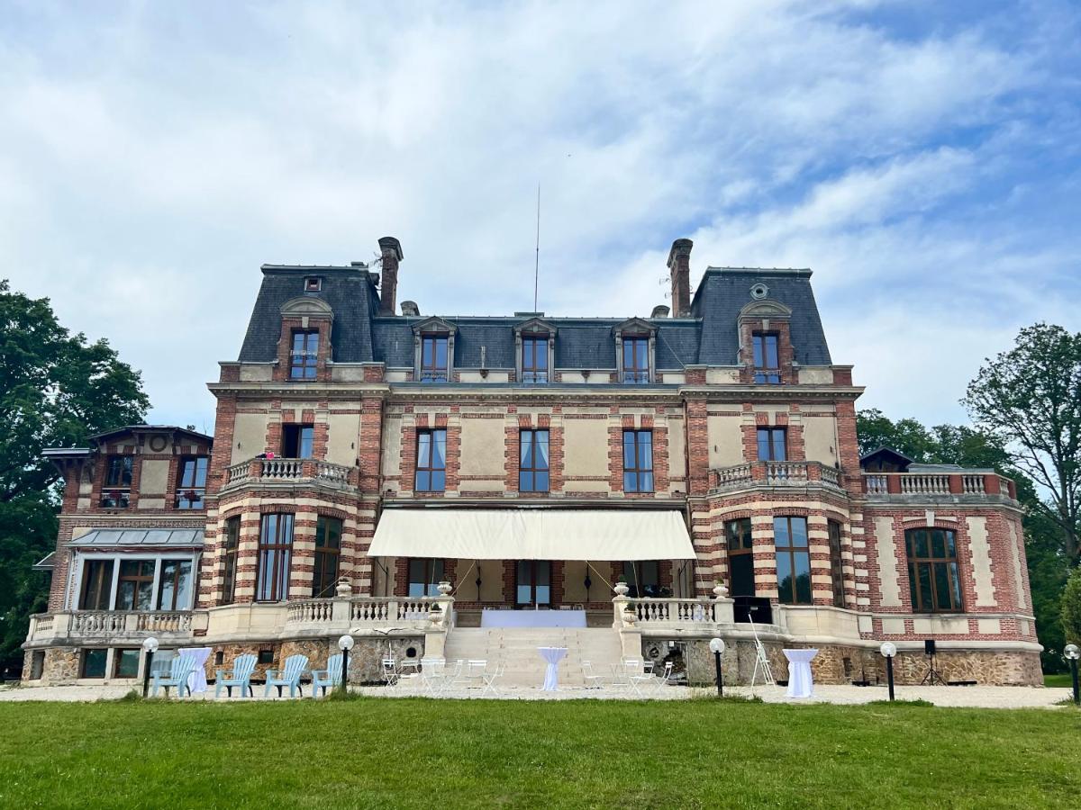 Chateau De Crenille Chaumes-en-Brie Bagian luar foto