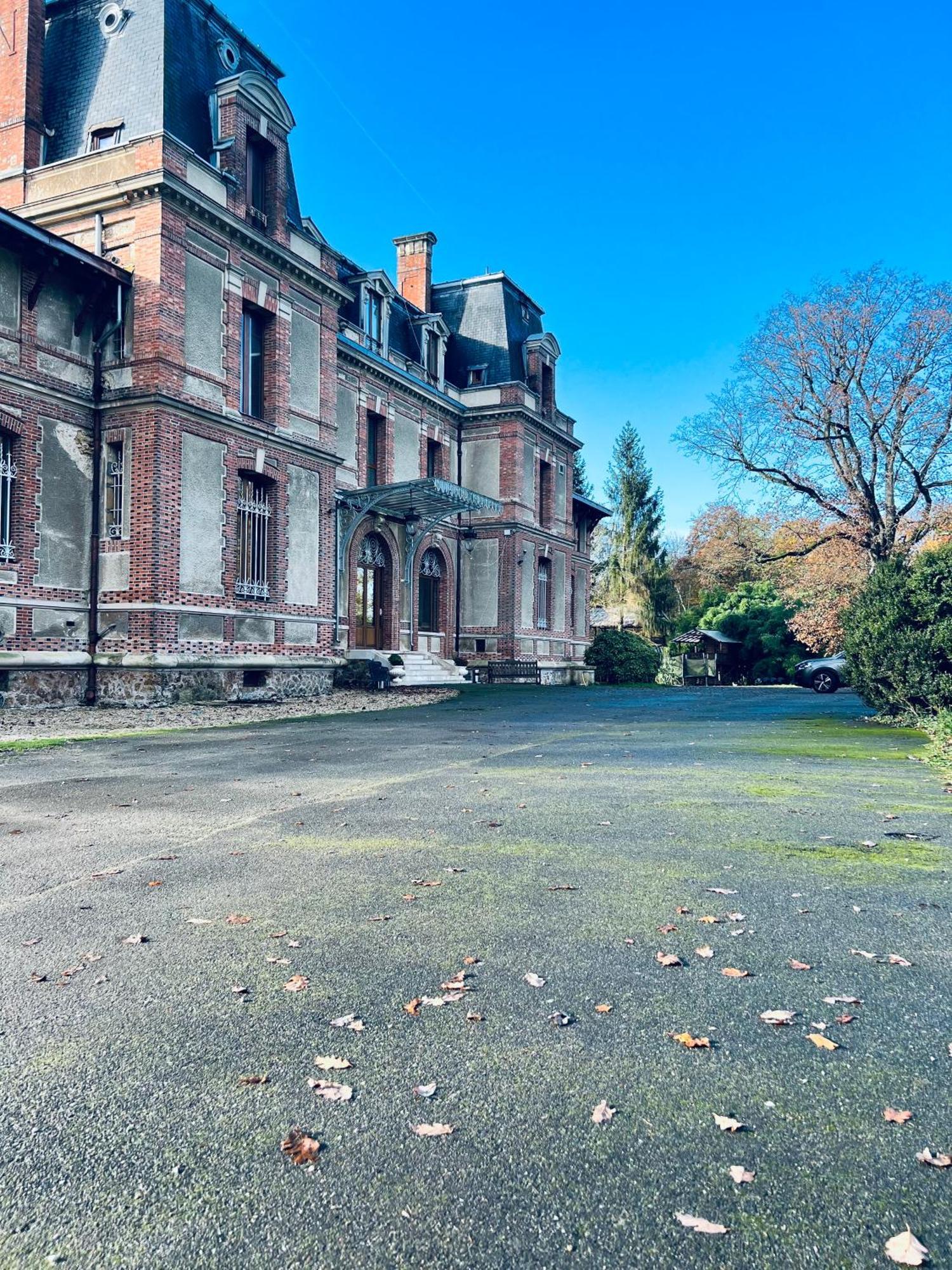 Chateau De Crenille Chaumes-en-Brie Bagian luar foto